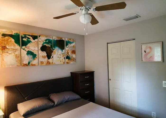 Private Room In Quiet Neighbourhood