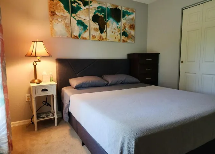 Private Room In Quiet Neighbourhood